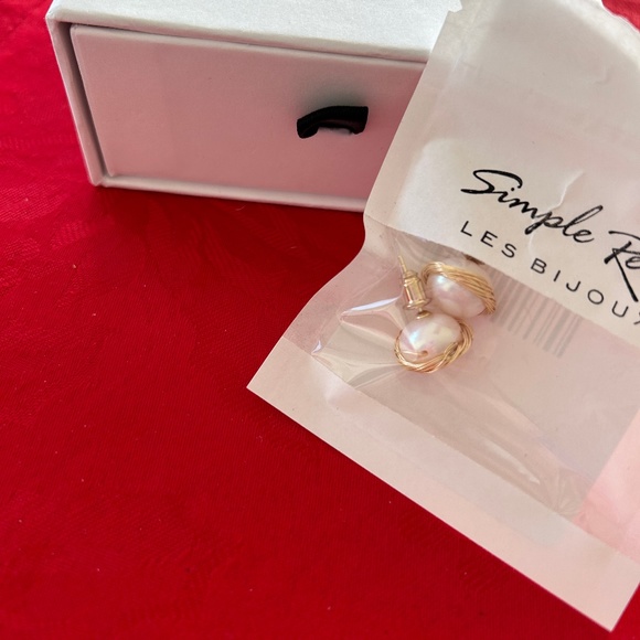 Simple Retro Pearl earrings - Picture 1 of 1